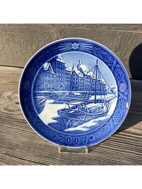 Royal Copenhagen Collectible 2007 Blue Plate- "Christmas in Nyhavn"